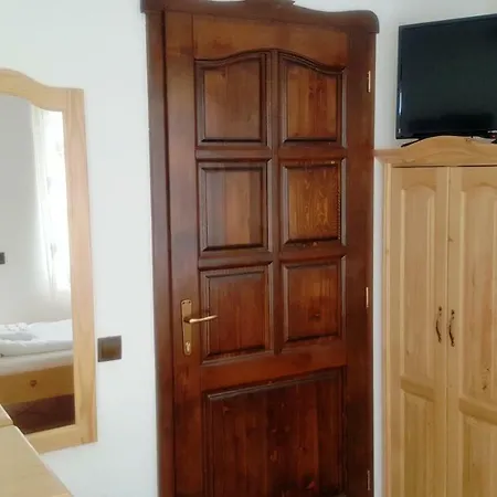 Hazanezo Panzio Oda ve Kahvaltı Corund (Harghita)